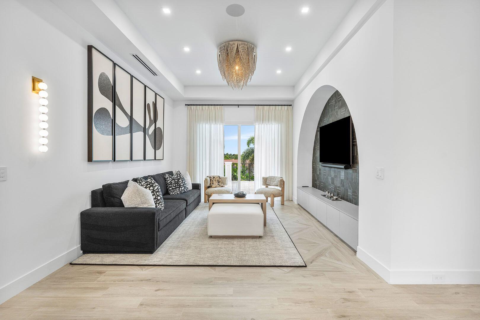 ROYAL PALM YACHT & COUNTRY CLUB - Residential