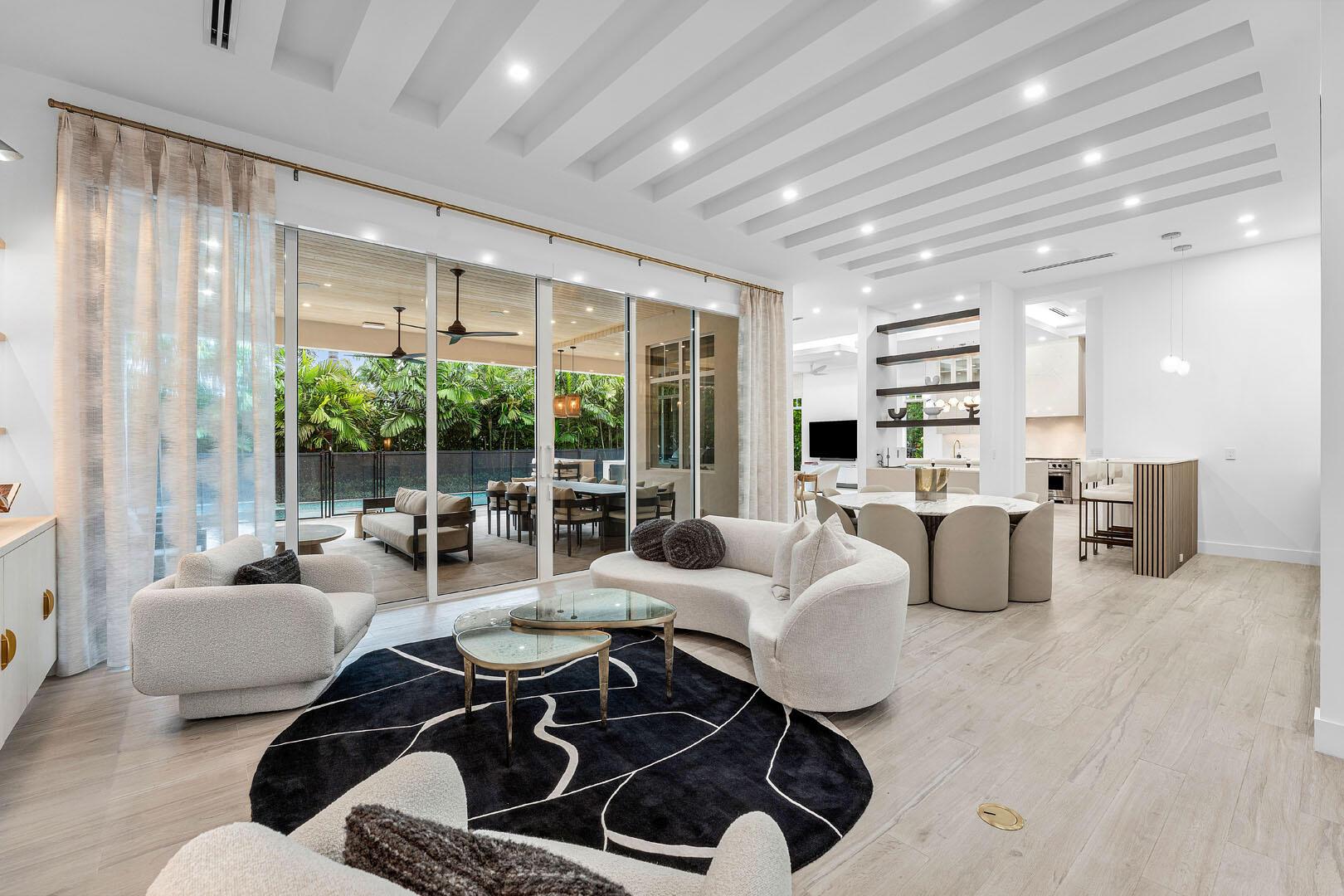 ROYAL PALM YACHT & COUNTRY CLUB - Residential