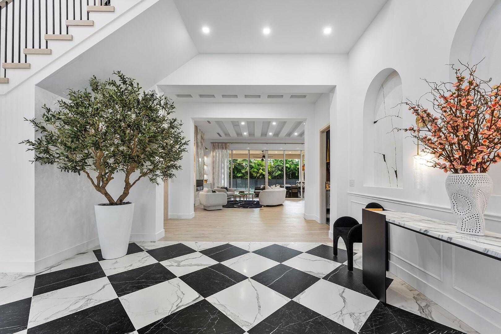 ROYAL PALM YACHT & COUNTRY CLUB - Residential