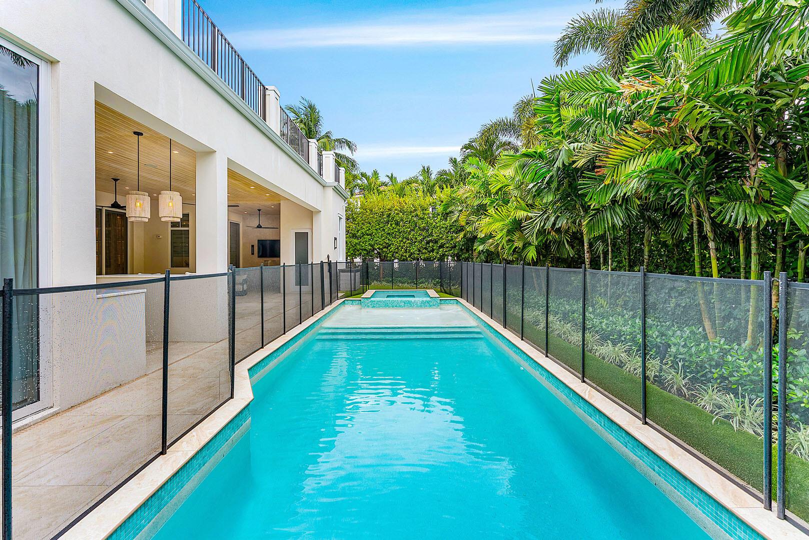 ROYAL PALM YACHT & COUNTRY CLUB - Residential