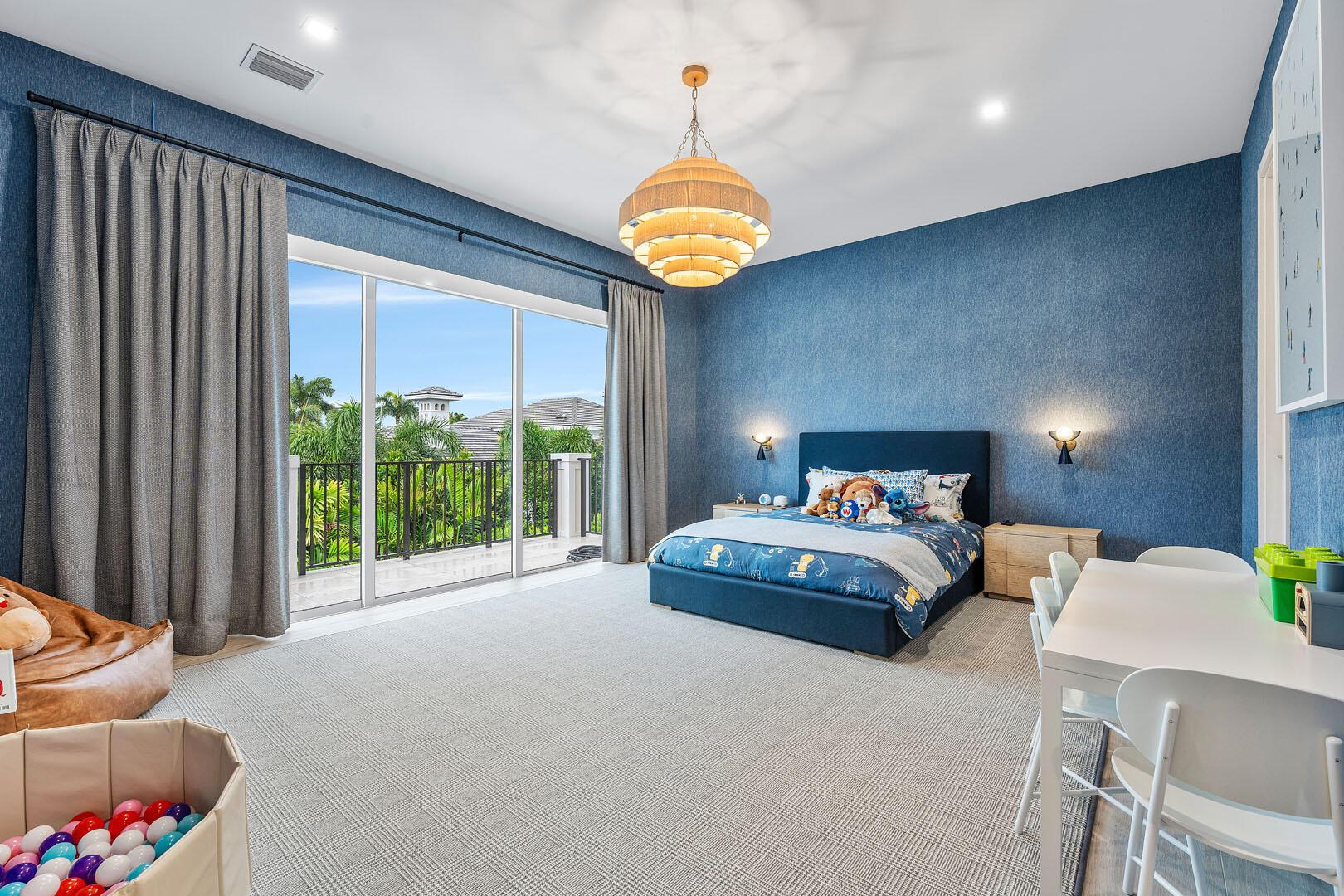 ROYAL PALM YACHT & COUNTRY CLUB - Residential