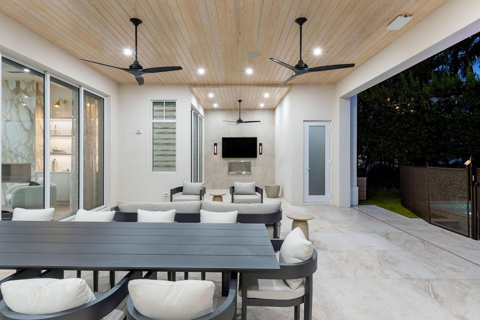 ROYAL PALM YACHT & COUNTRY CLUB - Residential