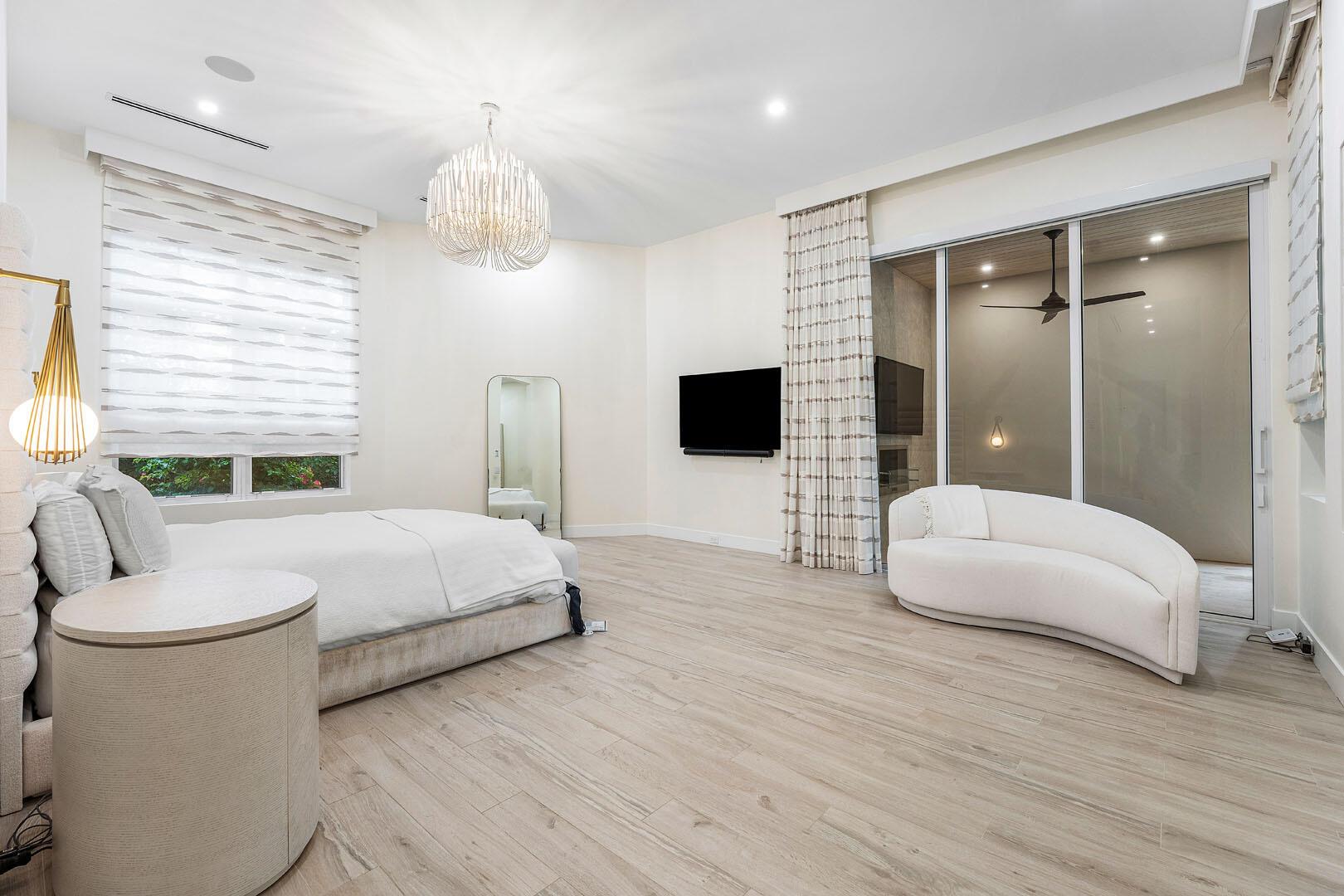 ROYAL PALM YACHT & COUNTRY CLUB - Residential