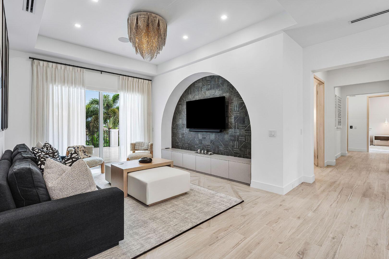 ROYAL PALM YACHT & COUNTRY CLUB - Residential
