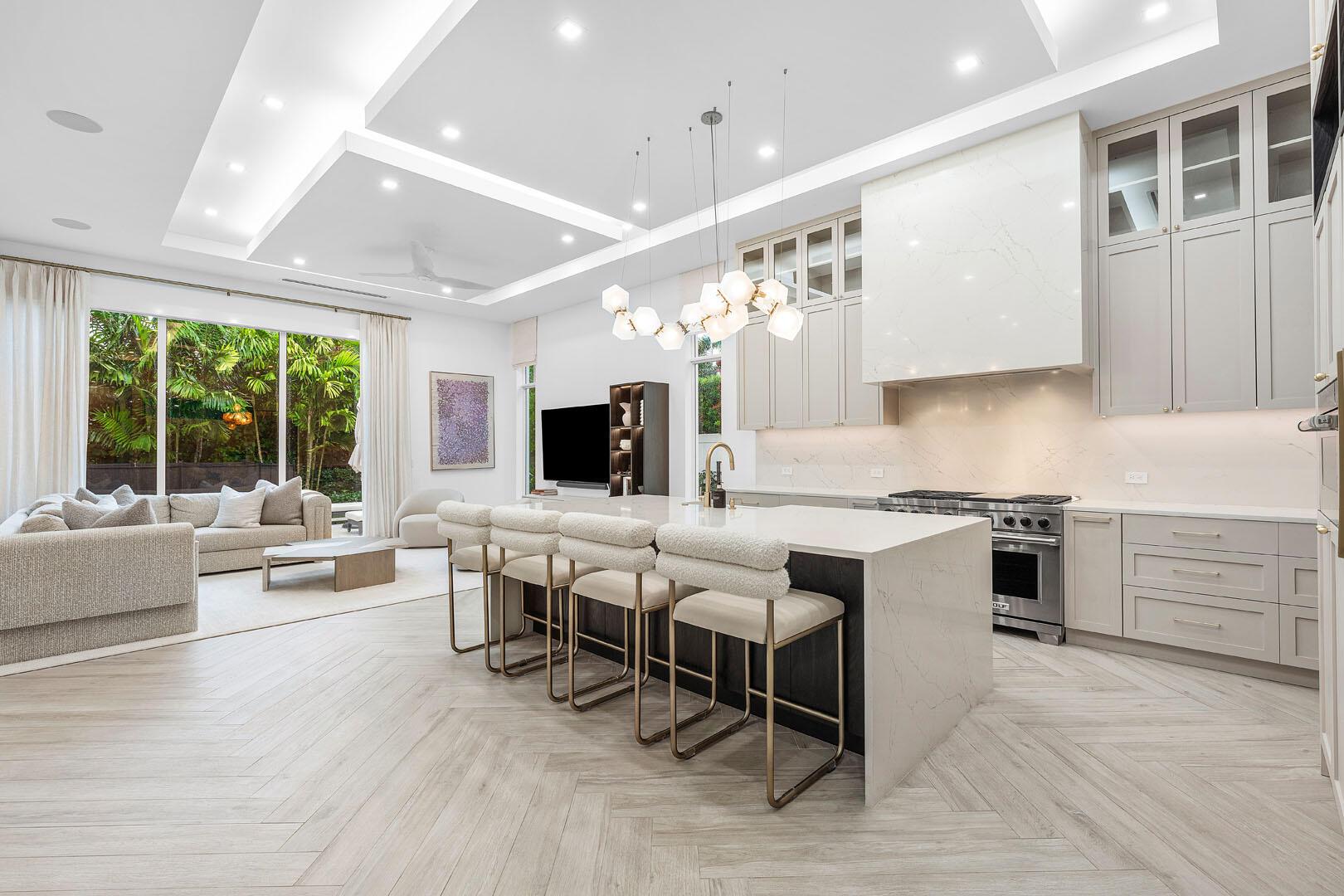 ROYAL PALM YACHT & COUNTRY CLUB - Residential