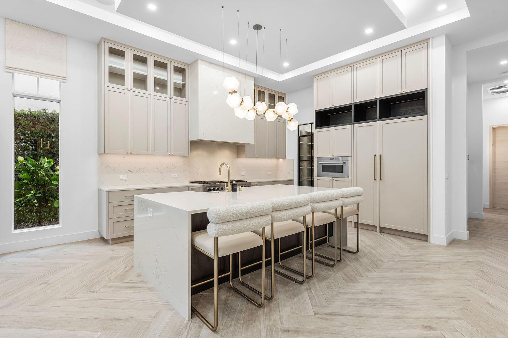 ROYAL PALM YACHT & COUNTRY CLUB - Residential