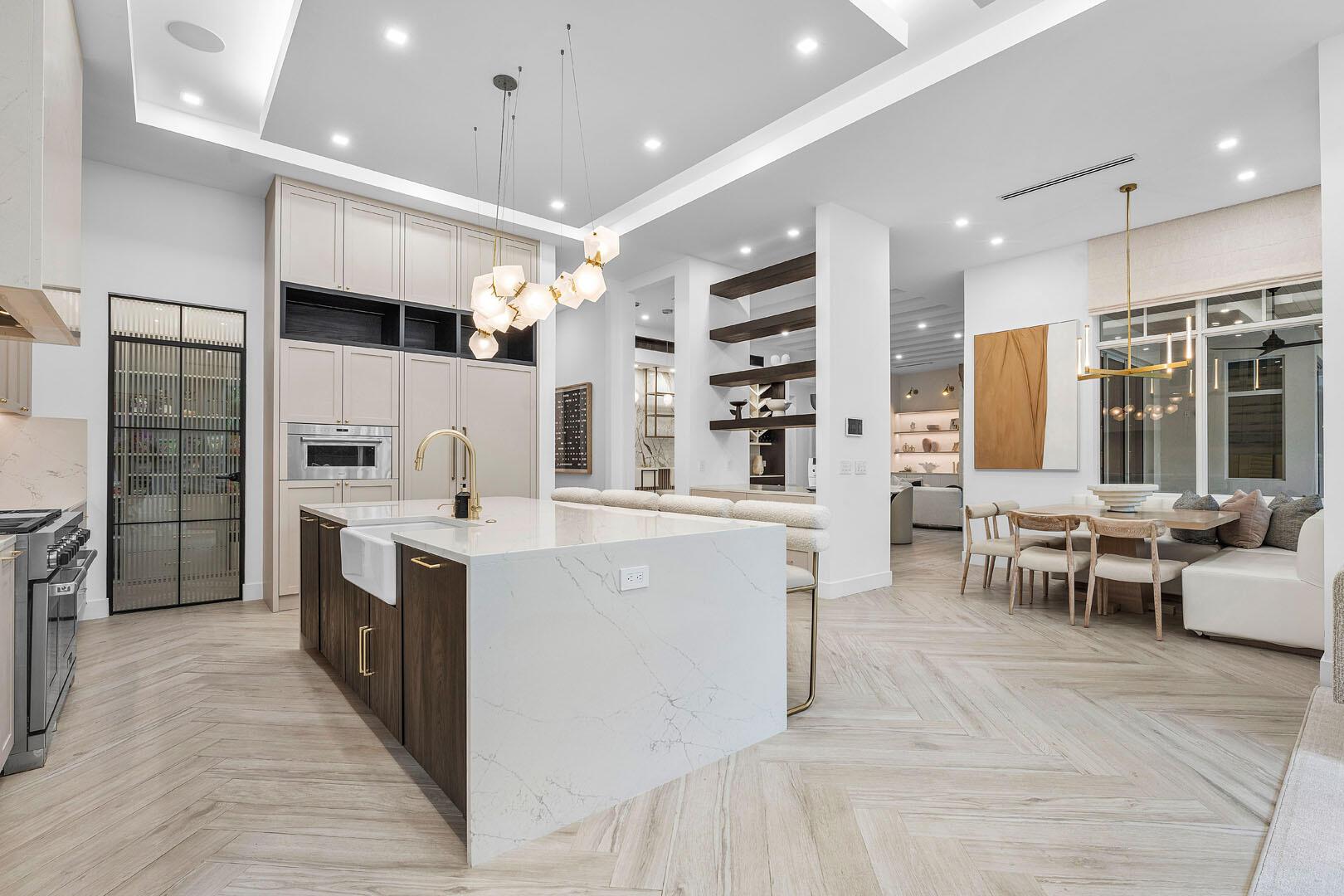 ROYAL PALM YACHT & COUNTRY CLUB - Residential