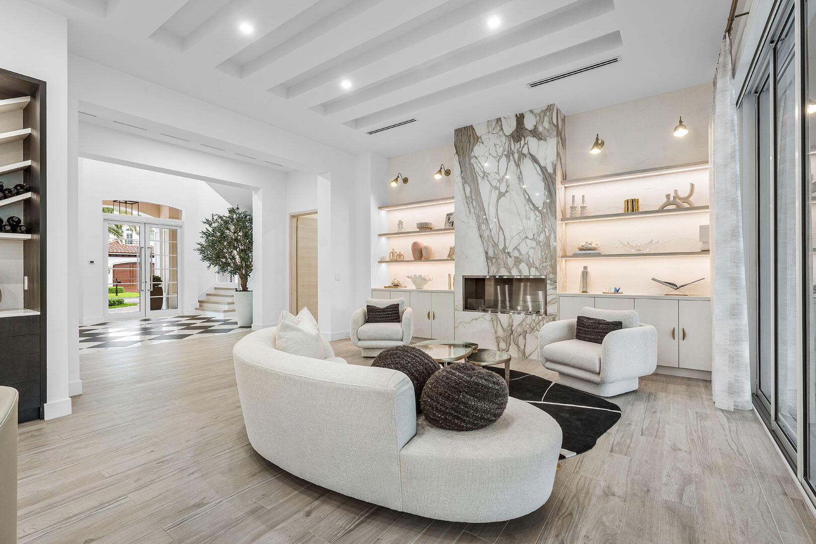ROYAL PALM YACHT & COUNTRY CLUB - Residential