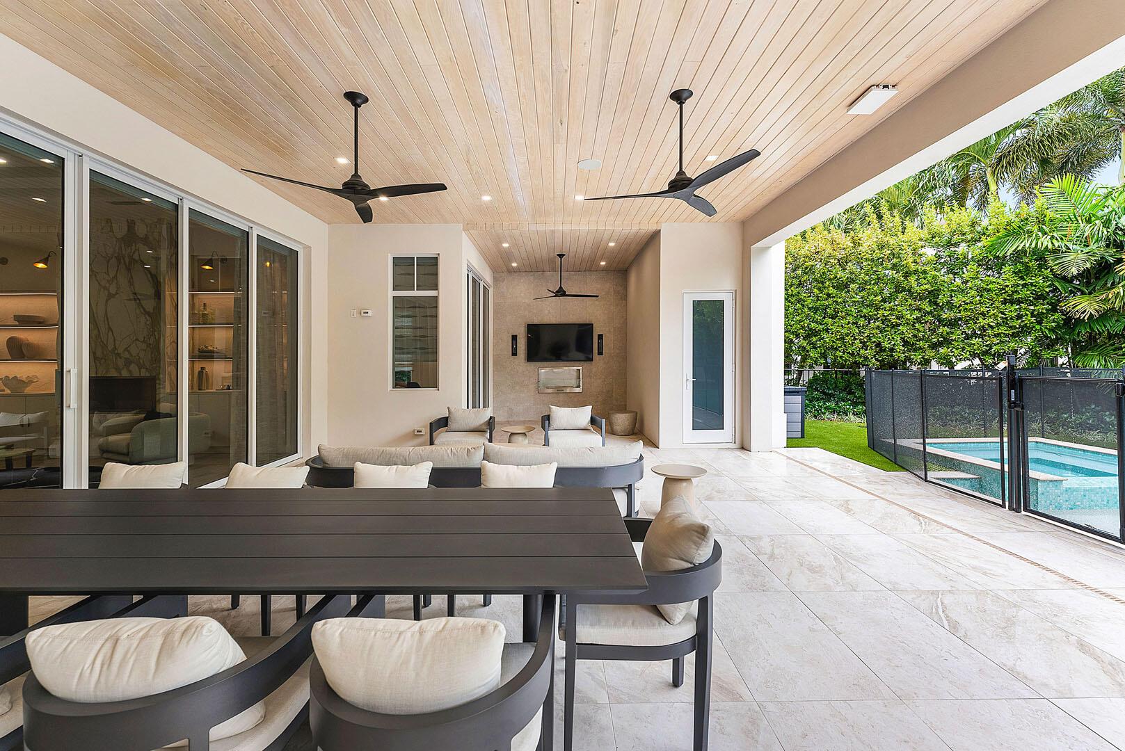 ROYAL PALM YACHT & COUNTRY CLUB - Residential