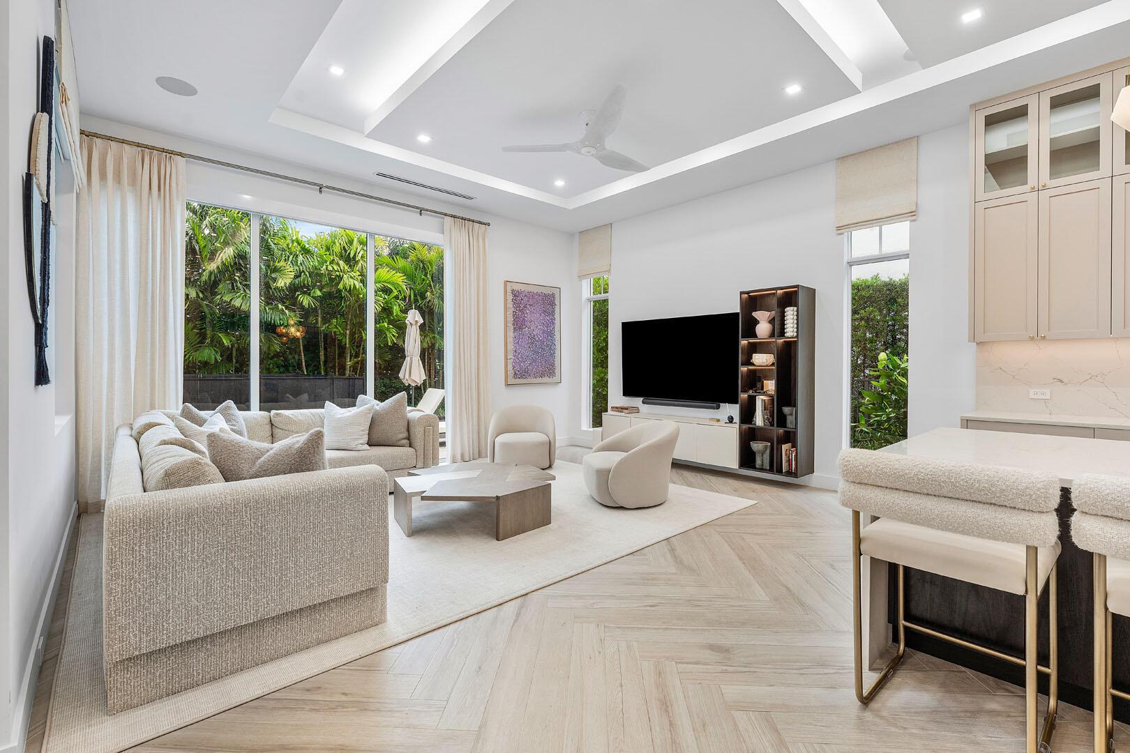 ROYAL PALM YACHT & COUNTRY CLUB - Residential