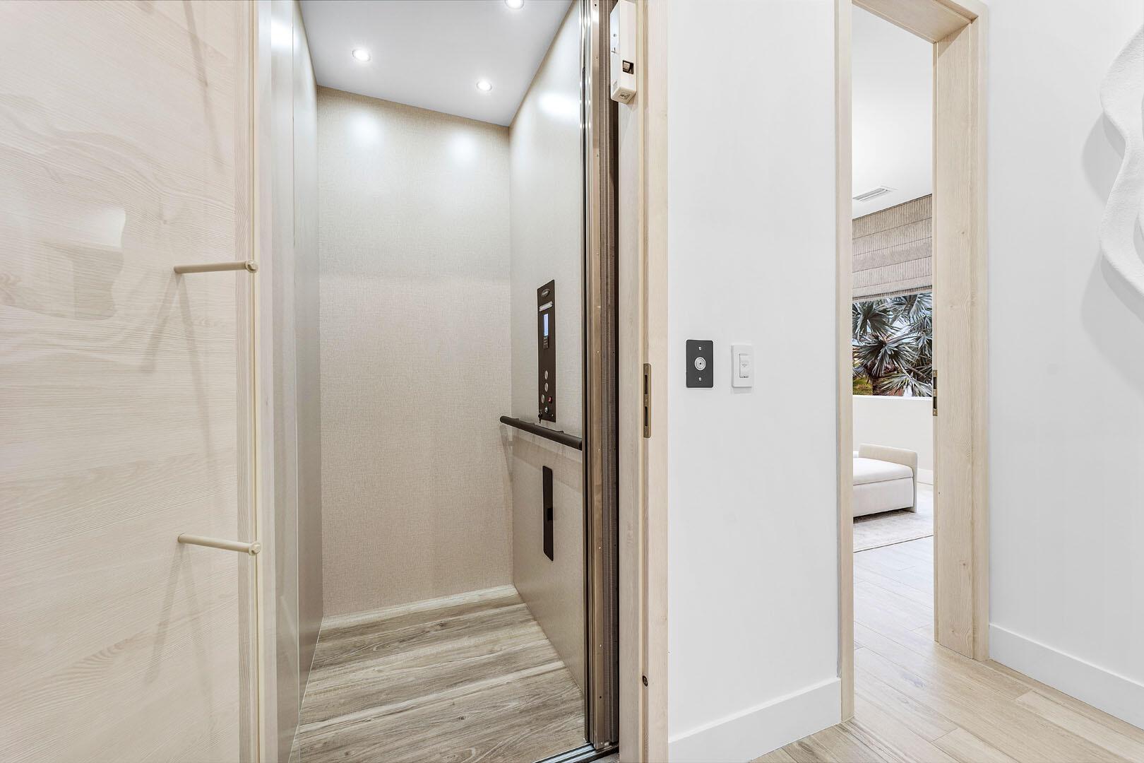 ROYAL PALM YACHT & COUNTRY CLUB - Residential