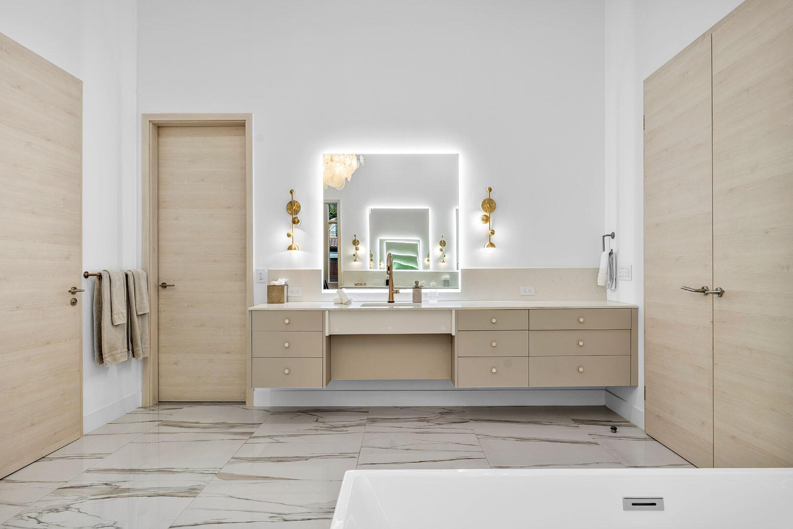 ROYAL PALM YACHT & COUNTRY CLUB - Residential
