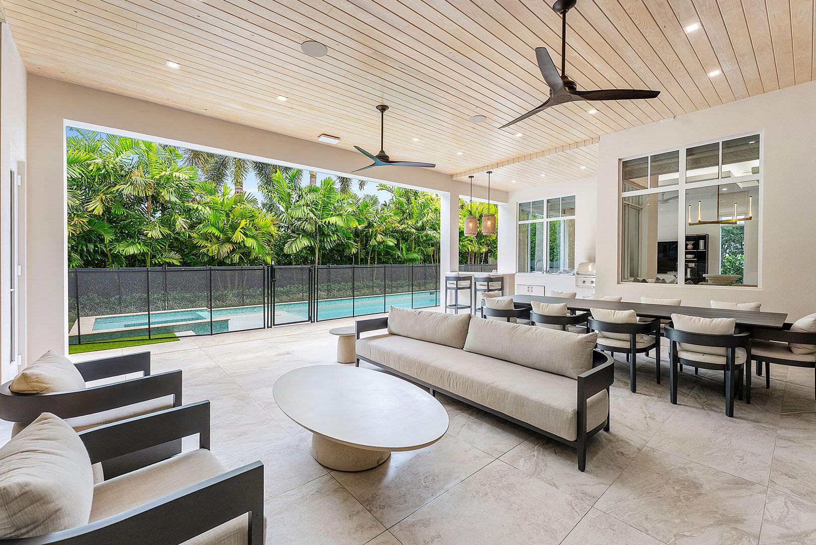 ROYAL PALM YACHT & COUNTRY CLUB - Residential