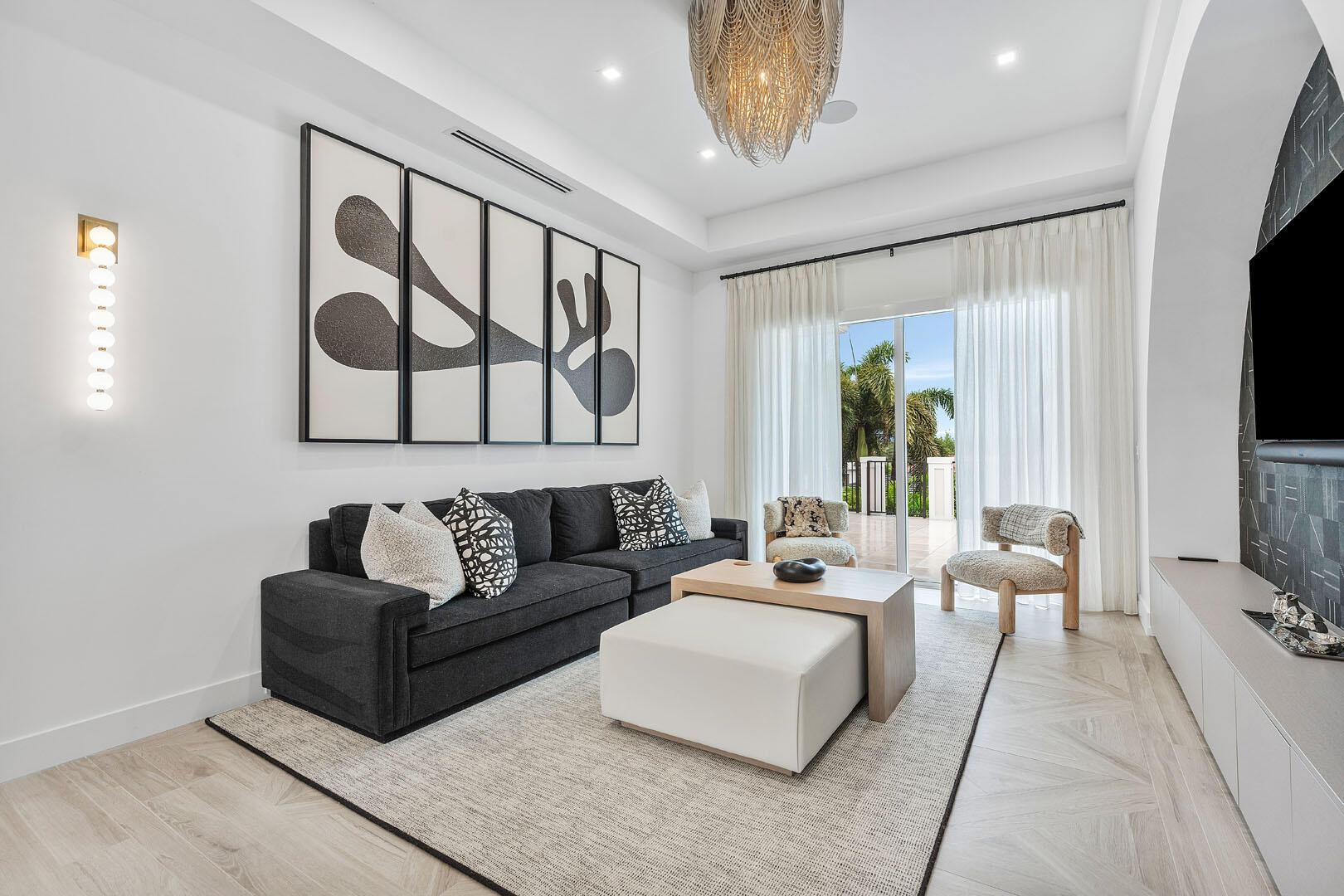 ROYAL PALM YACHT & COUNTRY CLUB - Residential