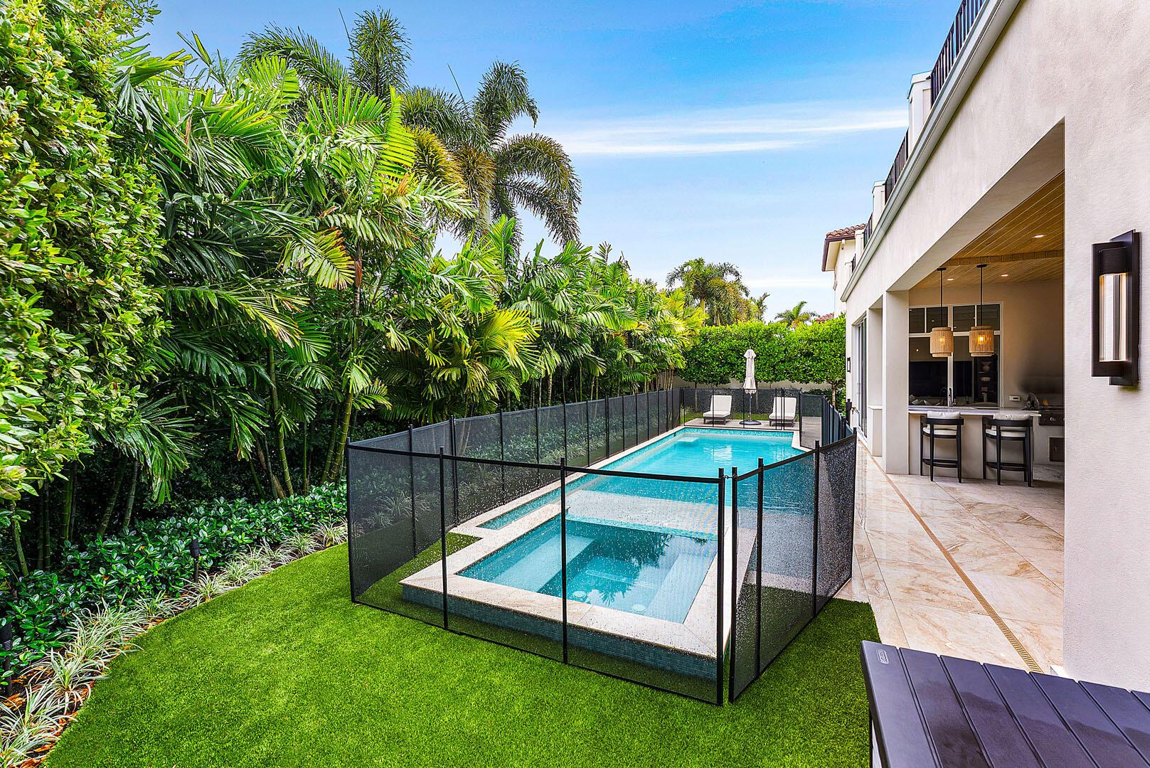ROYAL PALM YACHT & COUNTRY CLUB - Residential