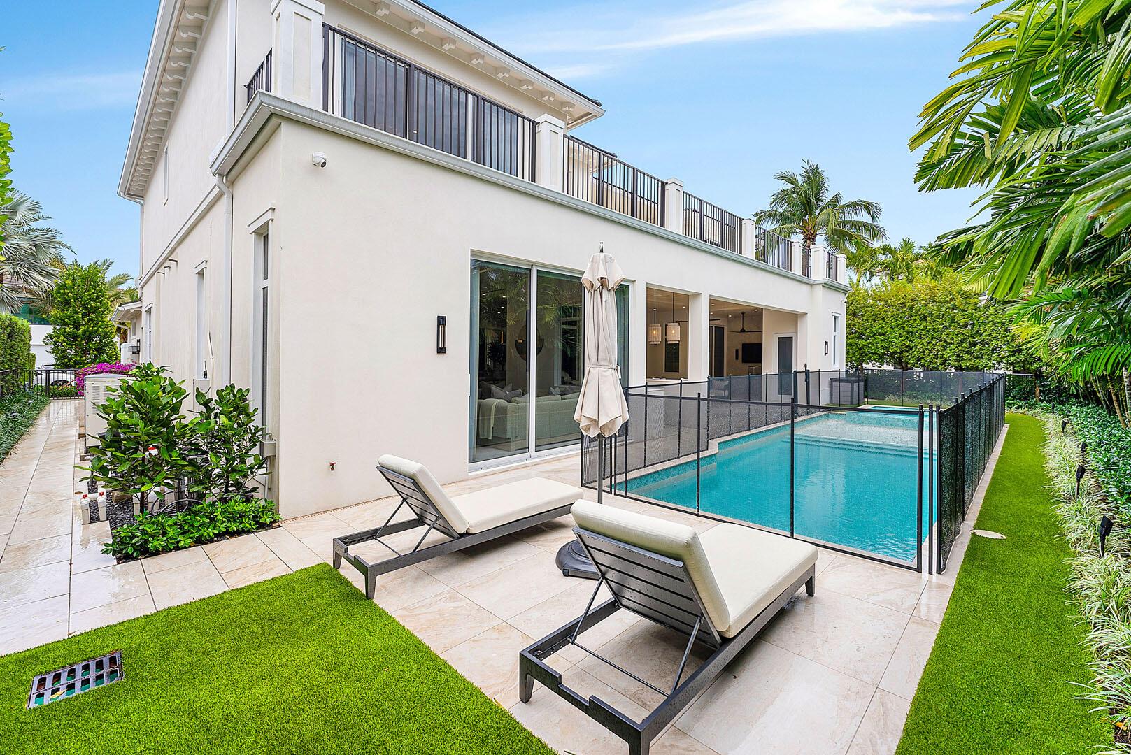ROYAL PALM YACHT & COUNTRY CLUB - Residential