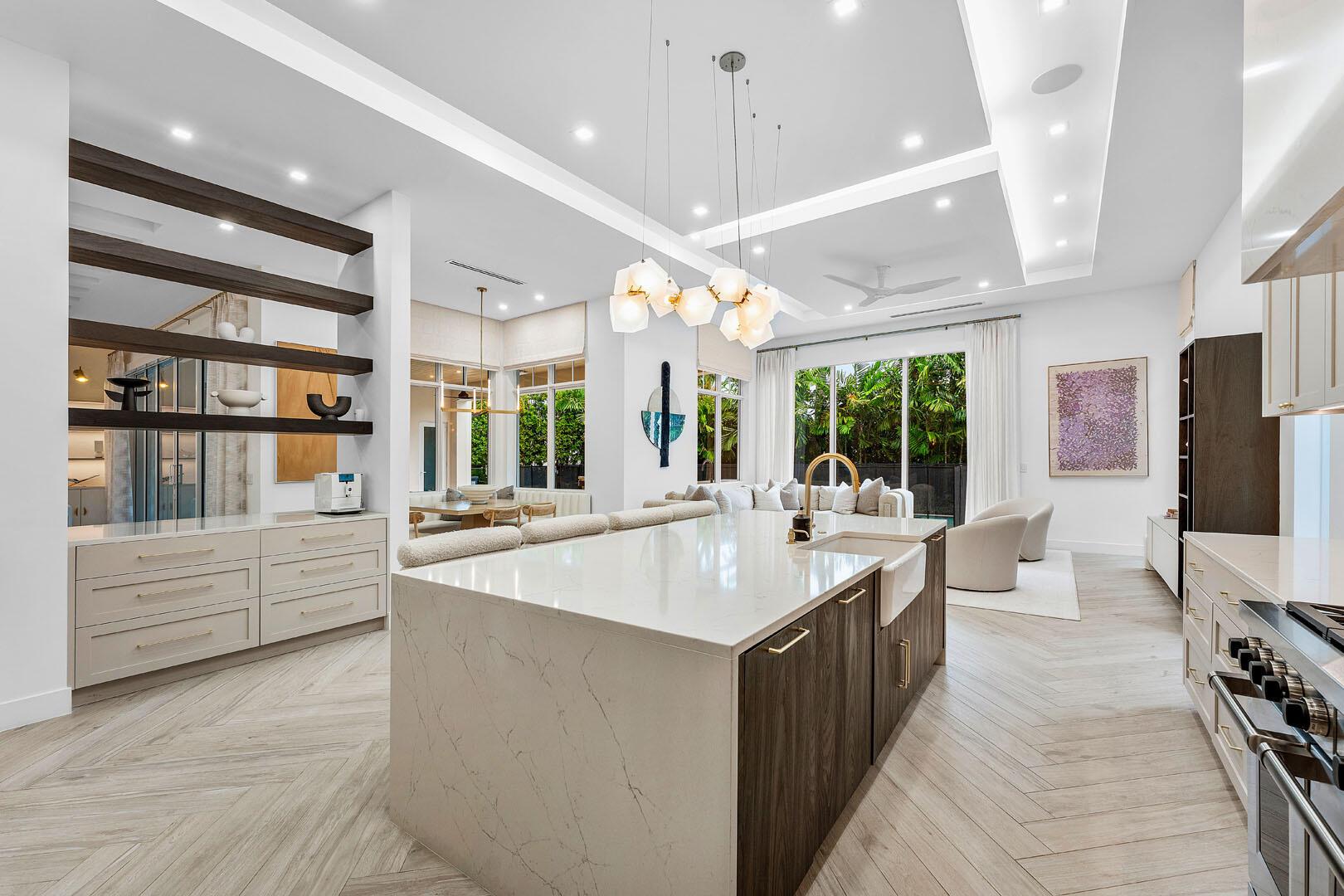ROYAL PALM YACHT & COUNTRY CLUB - Residential