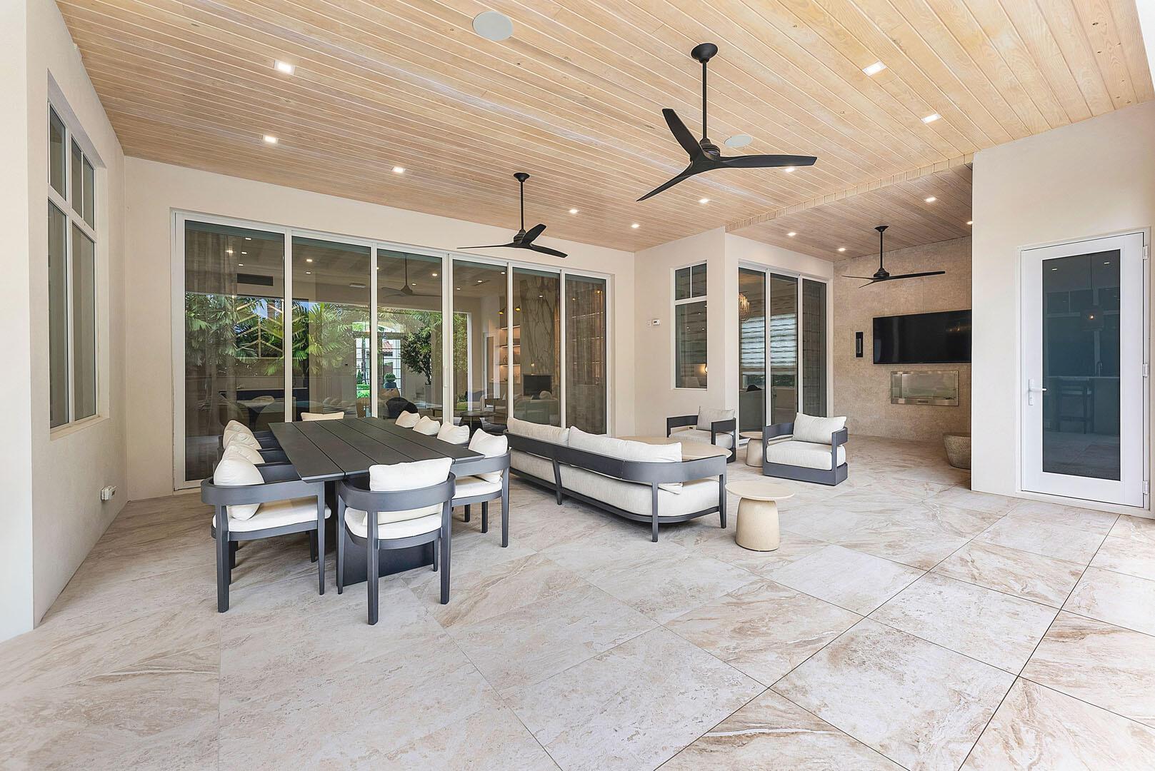 ROYAL PALM YACHT & COUNTRY CLUB - Residential