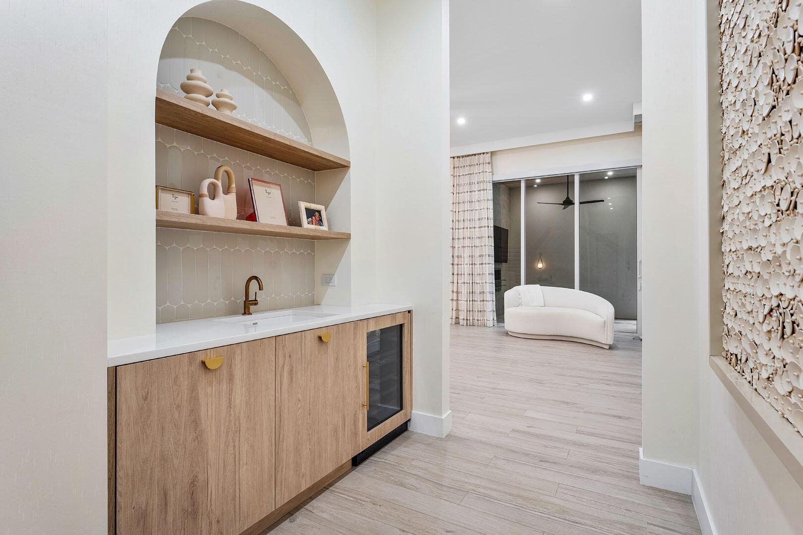 ROYAL PALM YACHT & COUNTRY CLUB - Residential