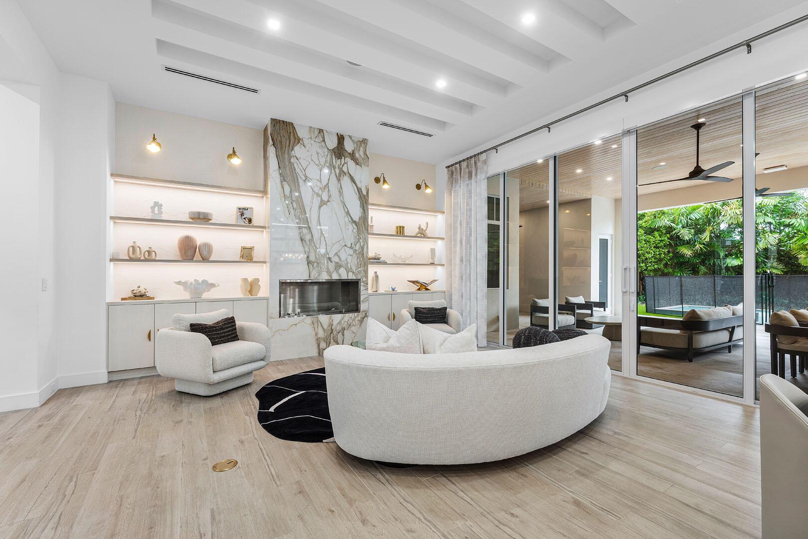 ROYAL PALM YACHT & COUNTRY CLUB - Residential