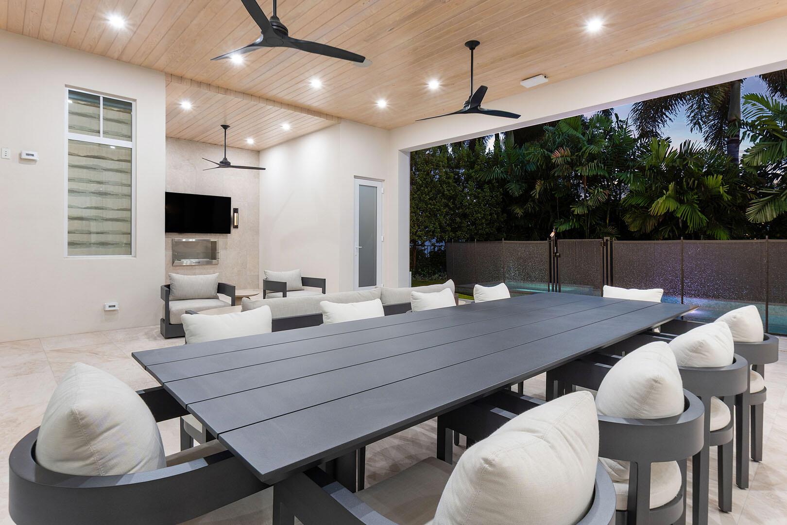 ROYAL PALM YACHT & COUNTRY CLUB - Residential