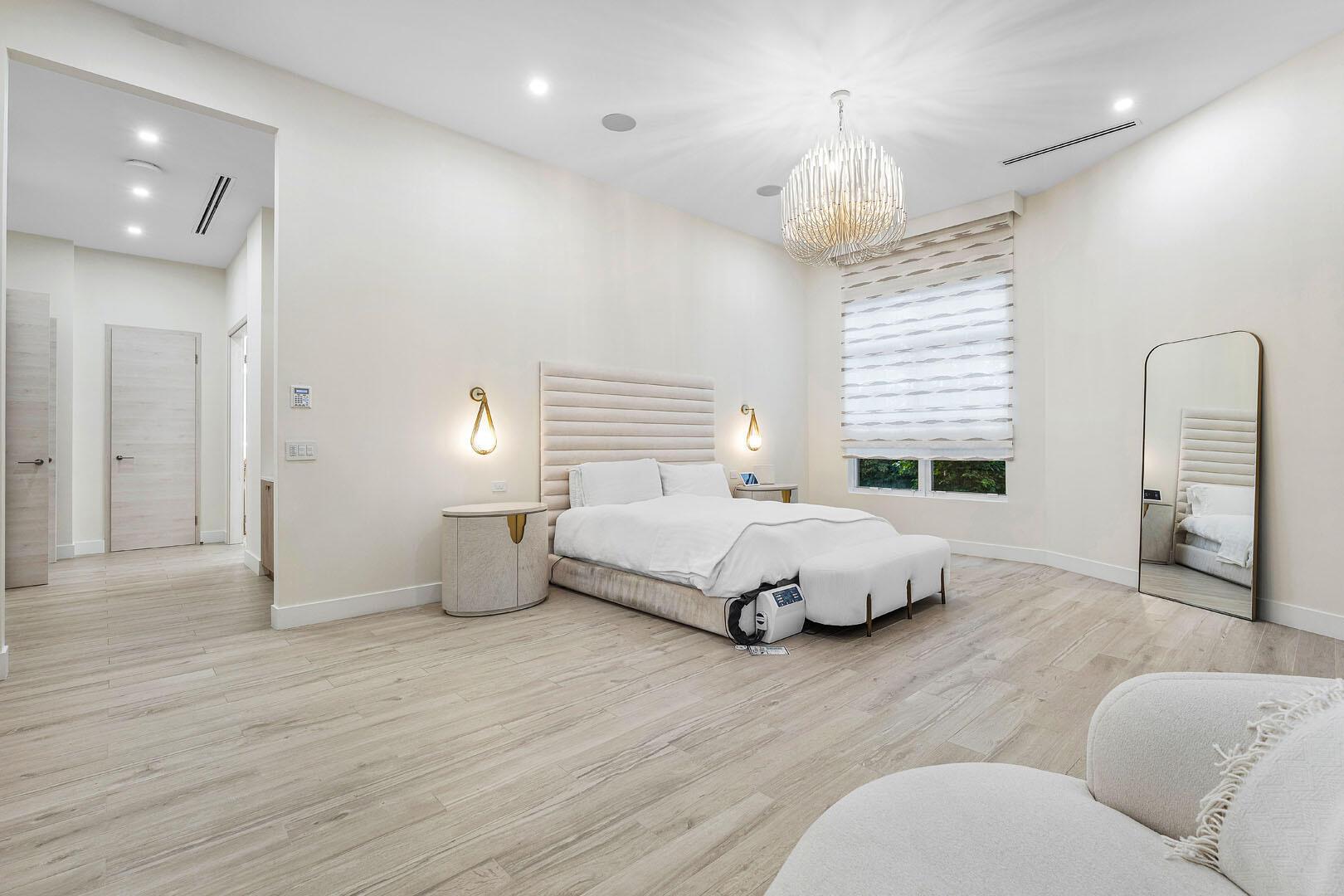 ROYAL PALM YACHT & COUNTRY CLUB - Residential