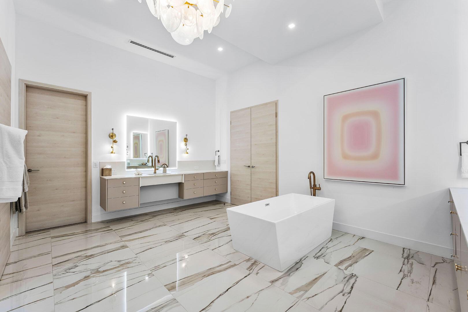 ROYAL PALM YACHT & COUNTRY CLUB - Residential