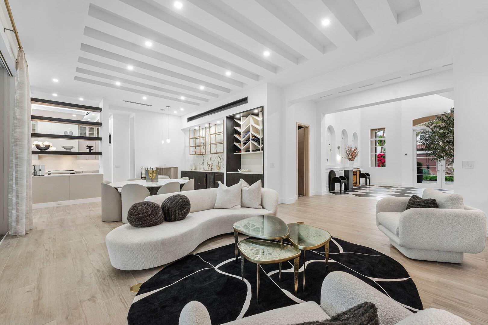 ROYAL PALM YACHT & COUNTRY CLUB - Residential