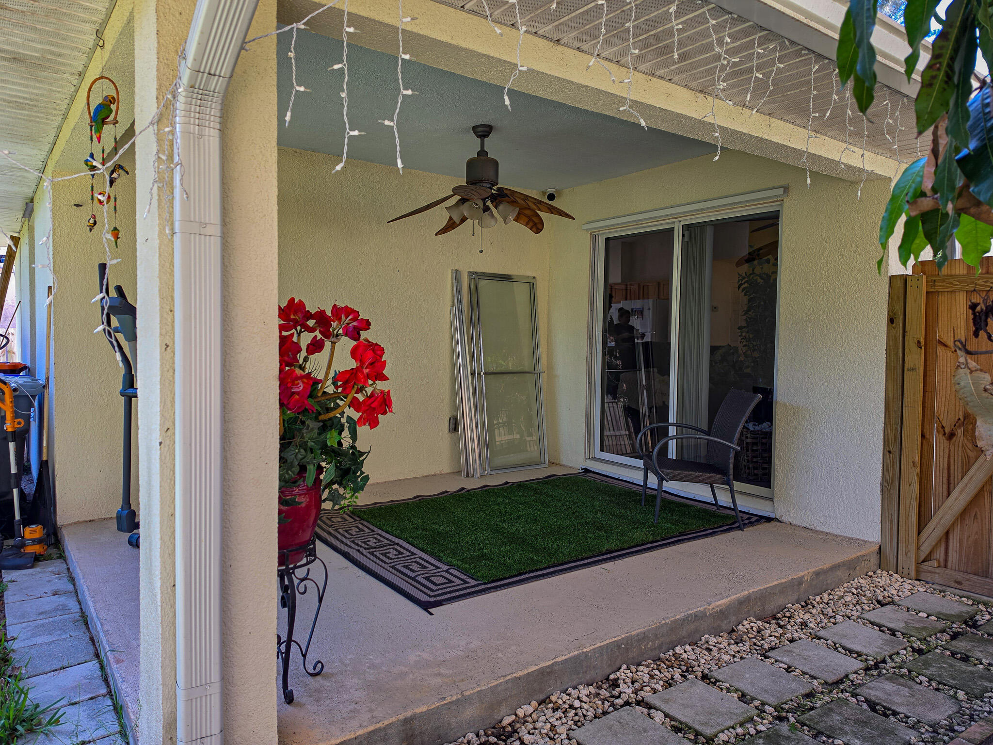PARADISE PARK UNIT NO 1 - Residential Lease