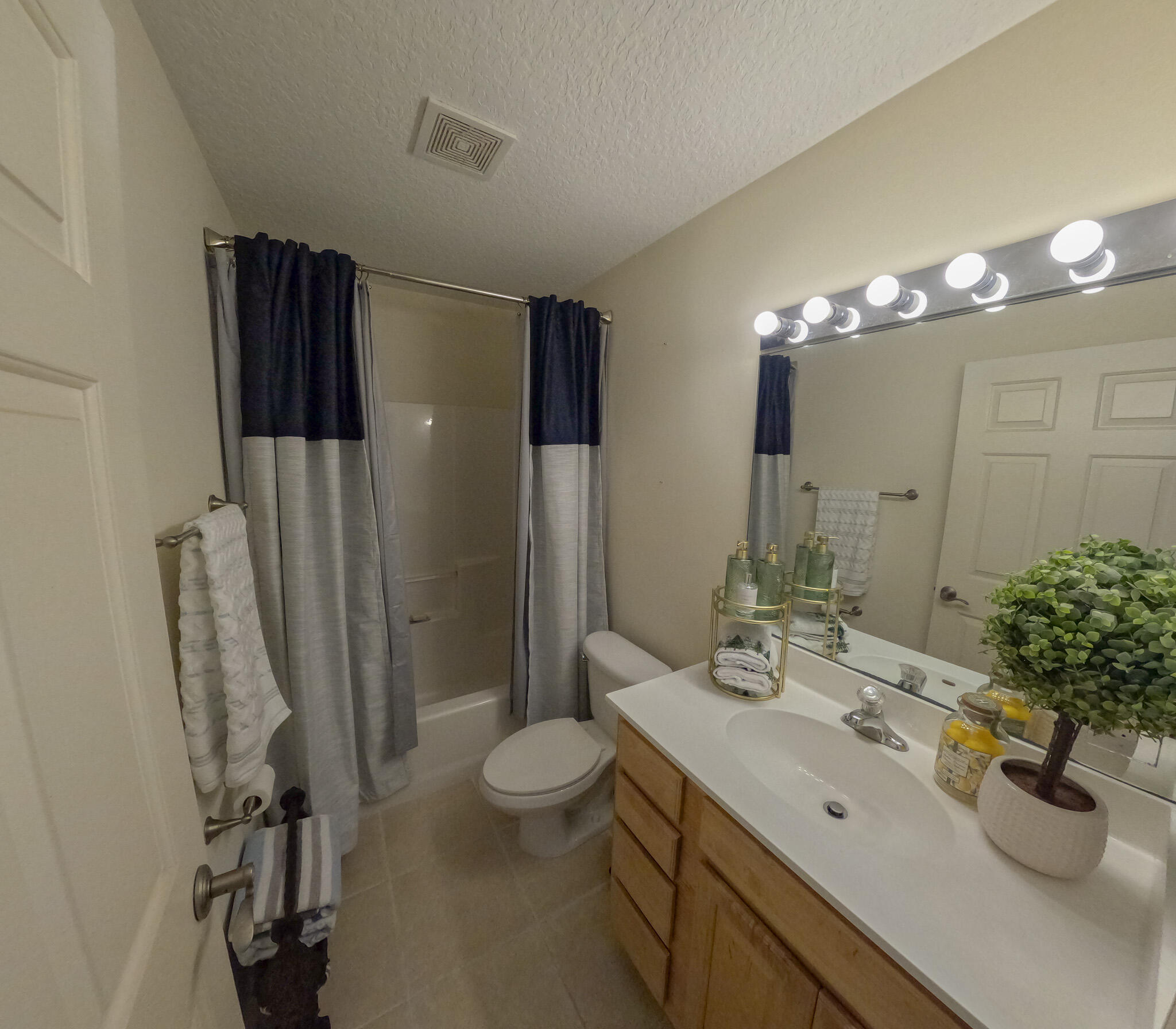 PARADISE PARK UNIT NO 1 - Residential Lease