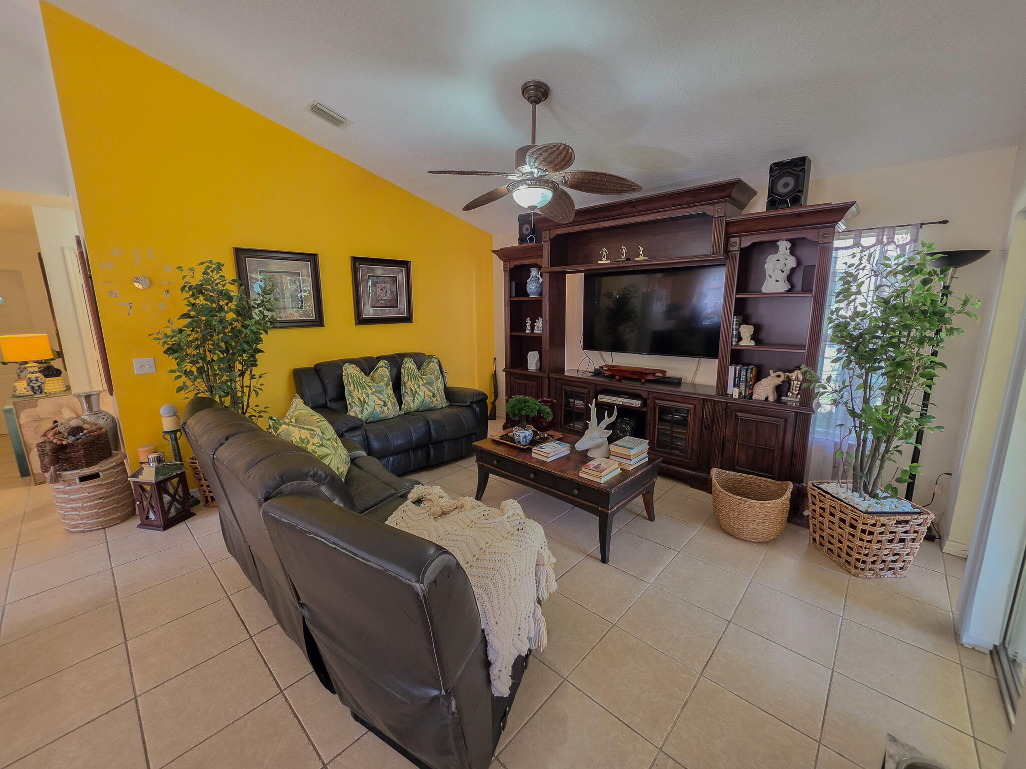 PARADISE PARK UNIT NO 1 - Residential Lease