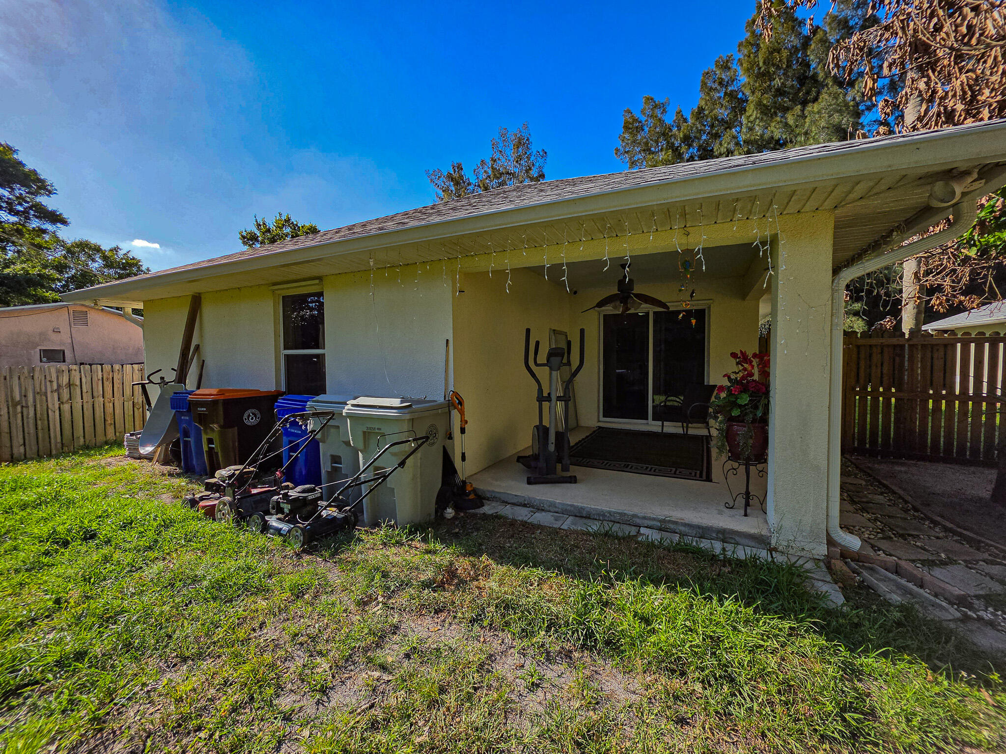 PARADISE PARK UNIT NO 1 - Residential Lease