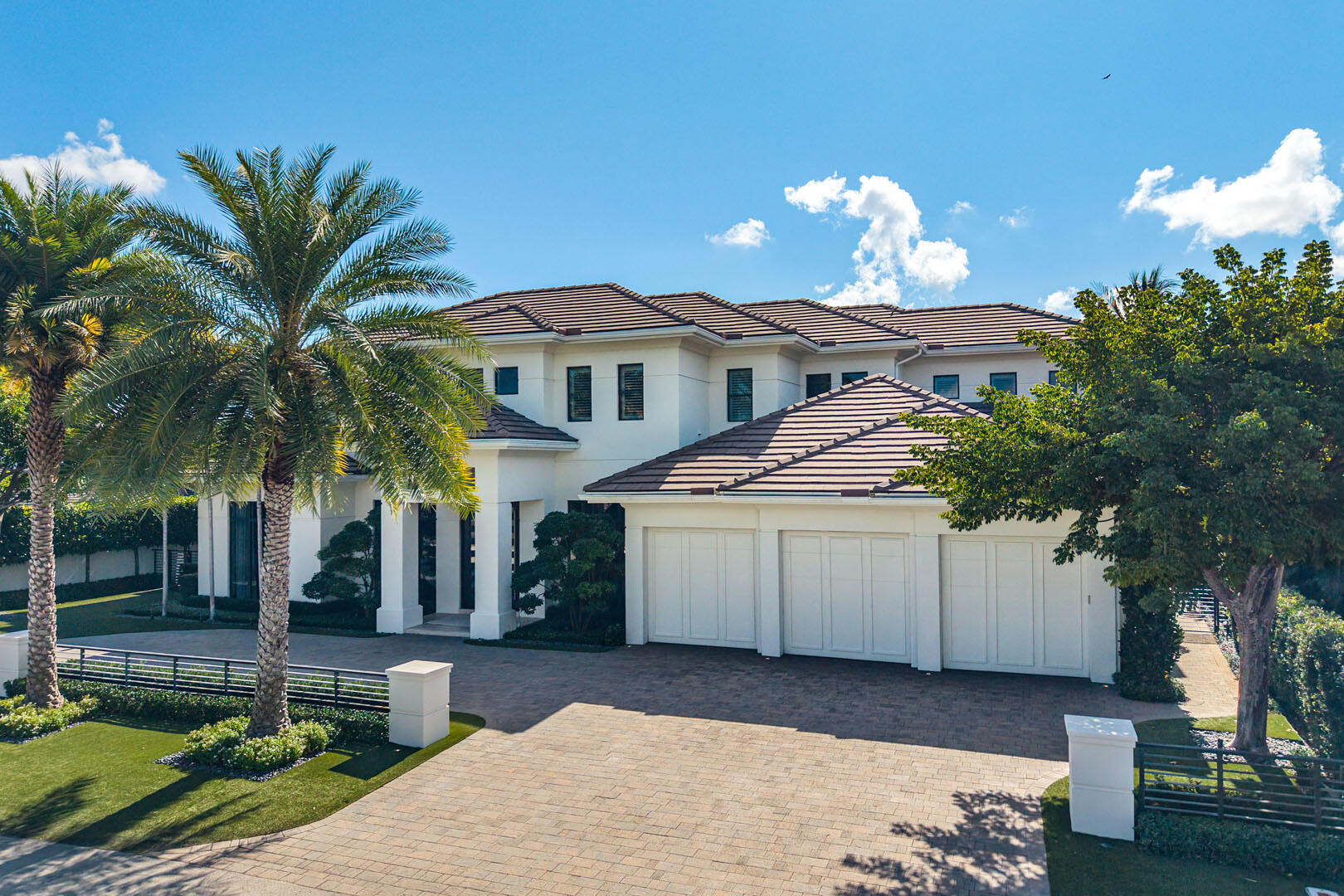 ROYAL PALM YACHT & COUNTRY CLUB - Residential