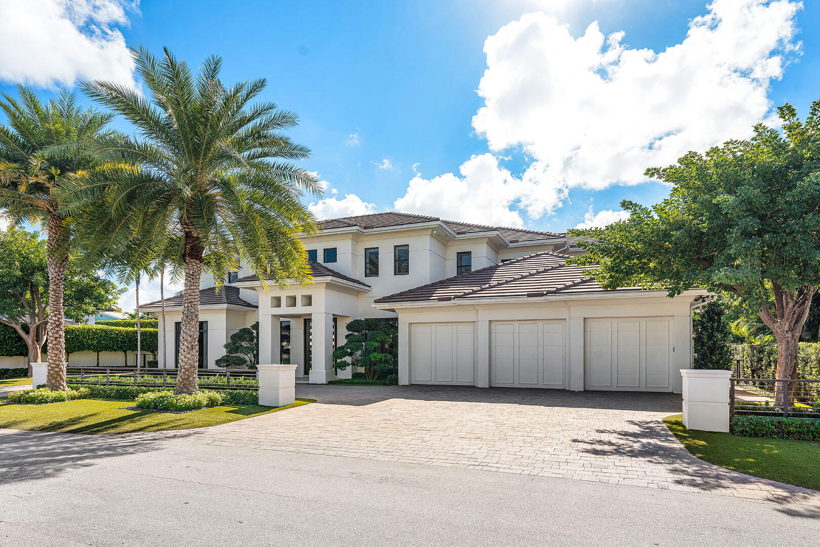ROYAL PALM YACHT & COUNTRY CLUB - Residential