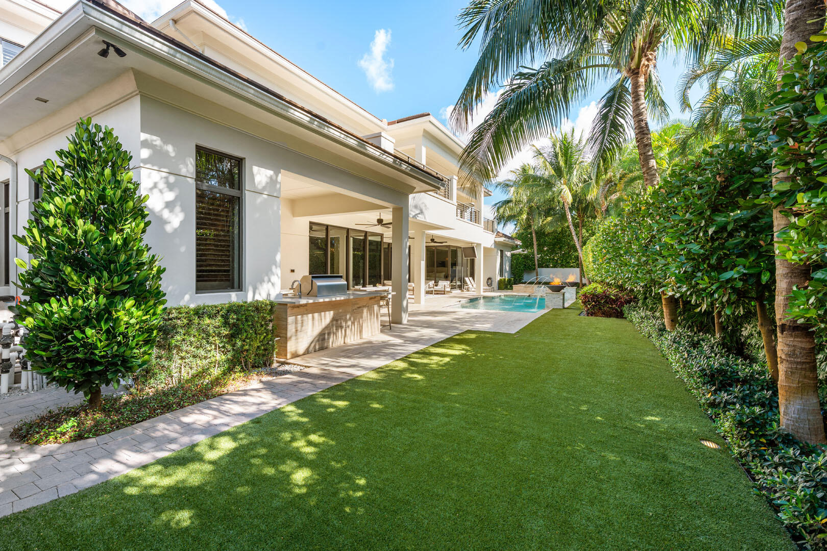 ROYAL PALM YACHT & COUNTRY CLUB - Residential