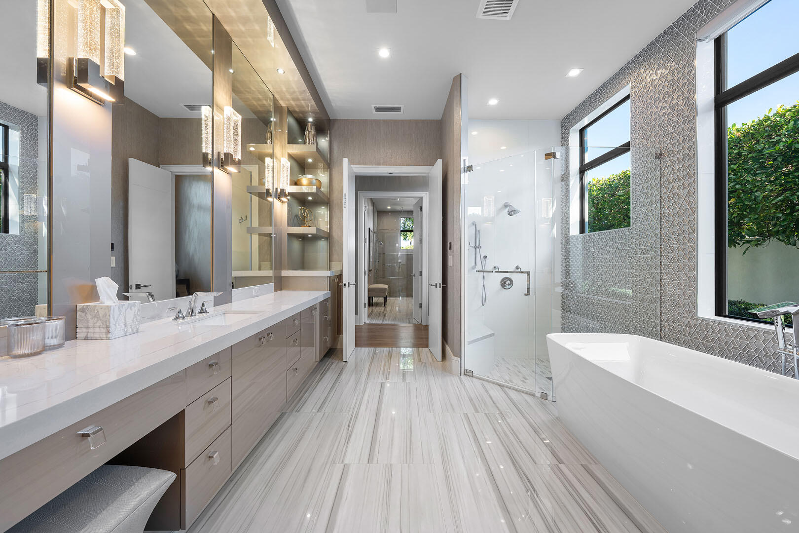 ROYAL PALM YACHT & COUNTRY CLUB - Residential