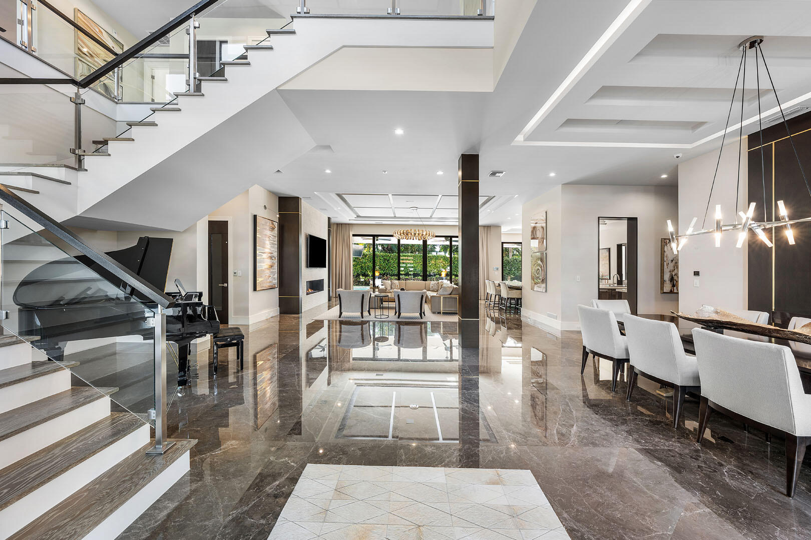 ROYAL PALM YACHT & COUNTRY CLUB - Residential