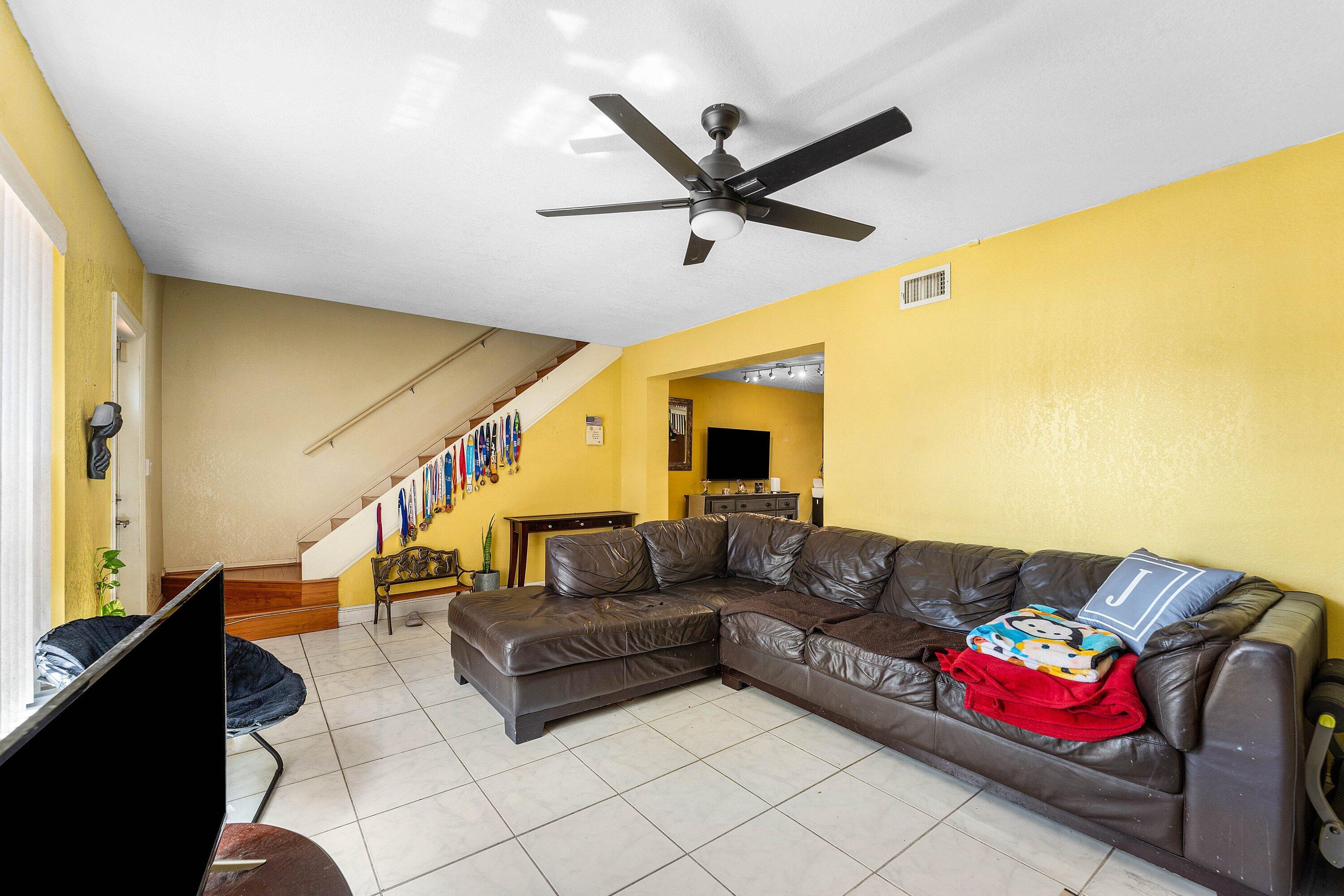 ORIOLE GOLF & TENNIS CLUB SEC 3 - Residential