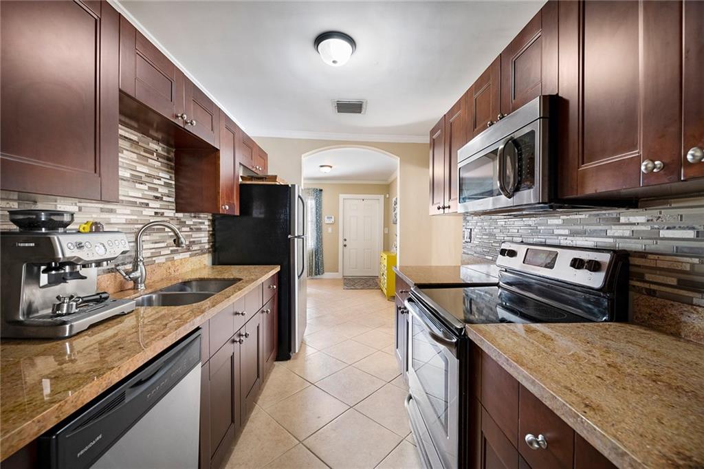 COLLIER MANOR 3RD ADD - Residential