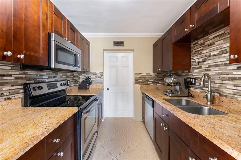 COLLIER MANOR 3RD ADD - Residential