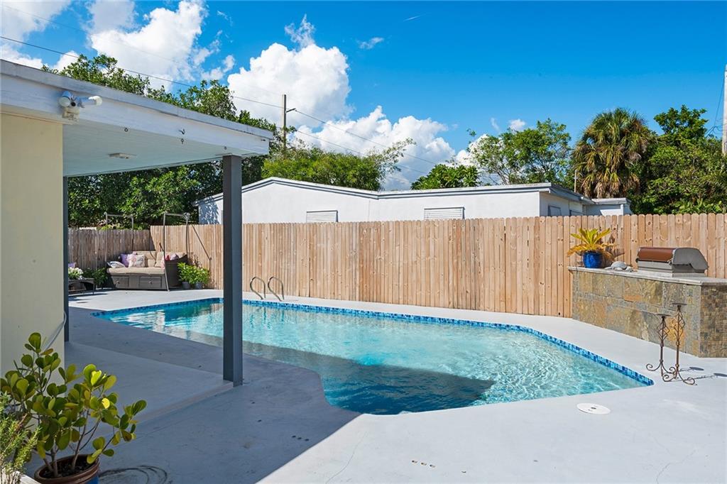 COLLIER MANOR 3RD ADD - Residential