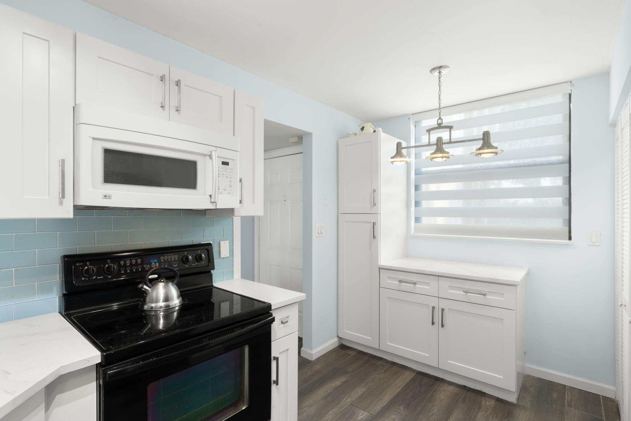 LAKE EMERALD CONDOMINIUM NO SIX - Residential