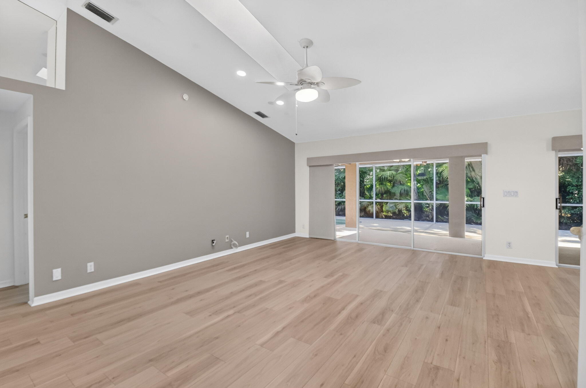 GREENVIEW SHORES 2 OF WELLINGTON - Residential
