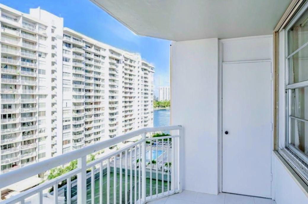 Del Prado - Residential