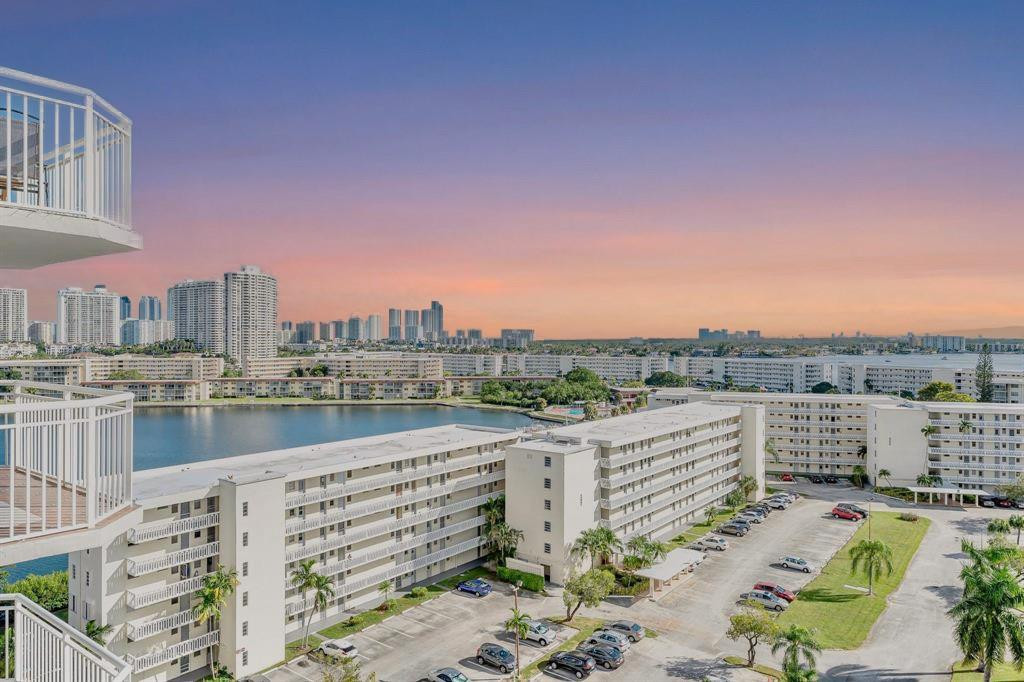 Del Prado - Residential