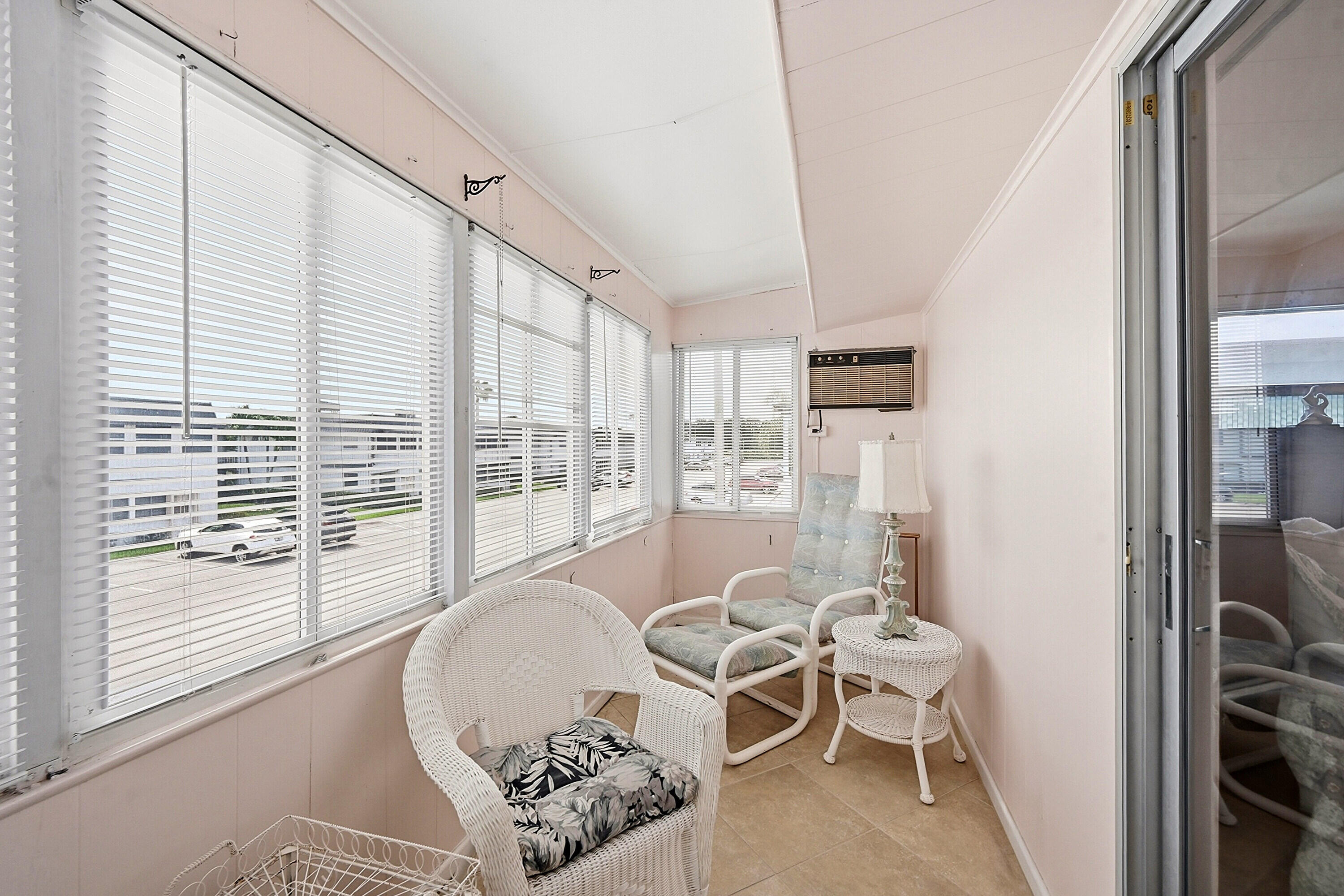 KINGS POINT SAXONY CONDOS - Residential