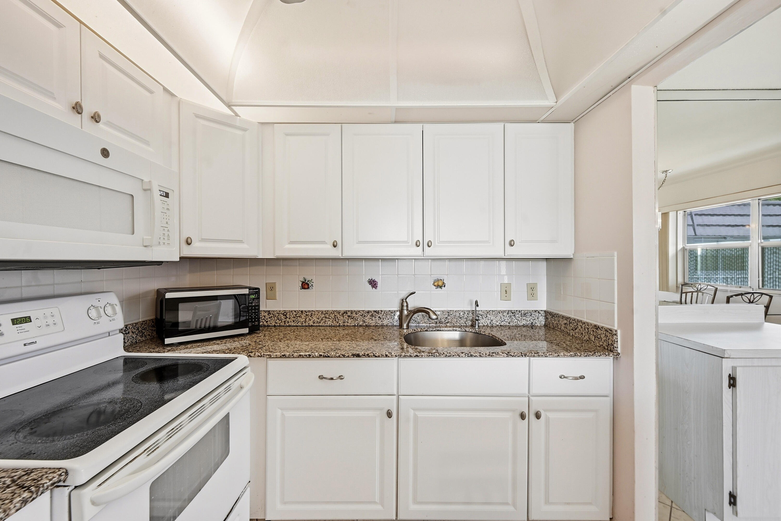 KINGS POINT SAXONY CONDOS - Residential