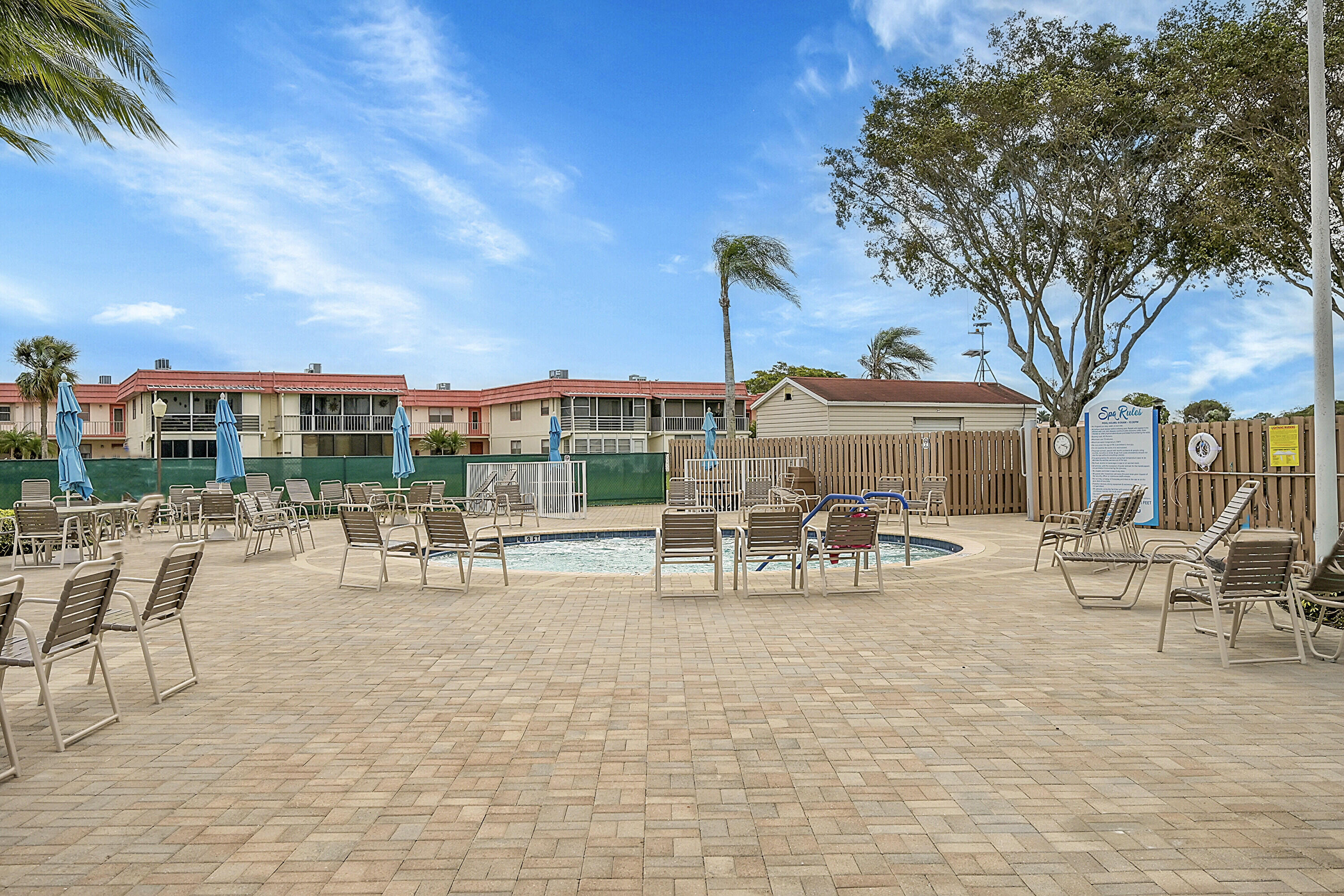 KINGS POINT SAXONY CONDOS - Residential