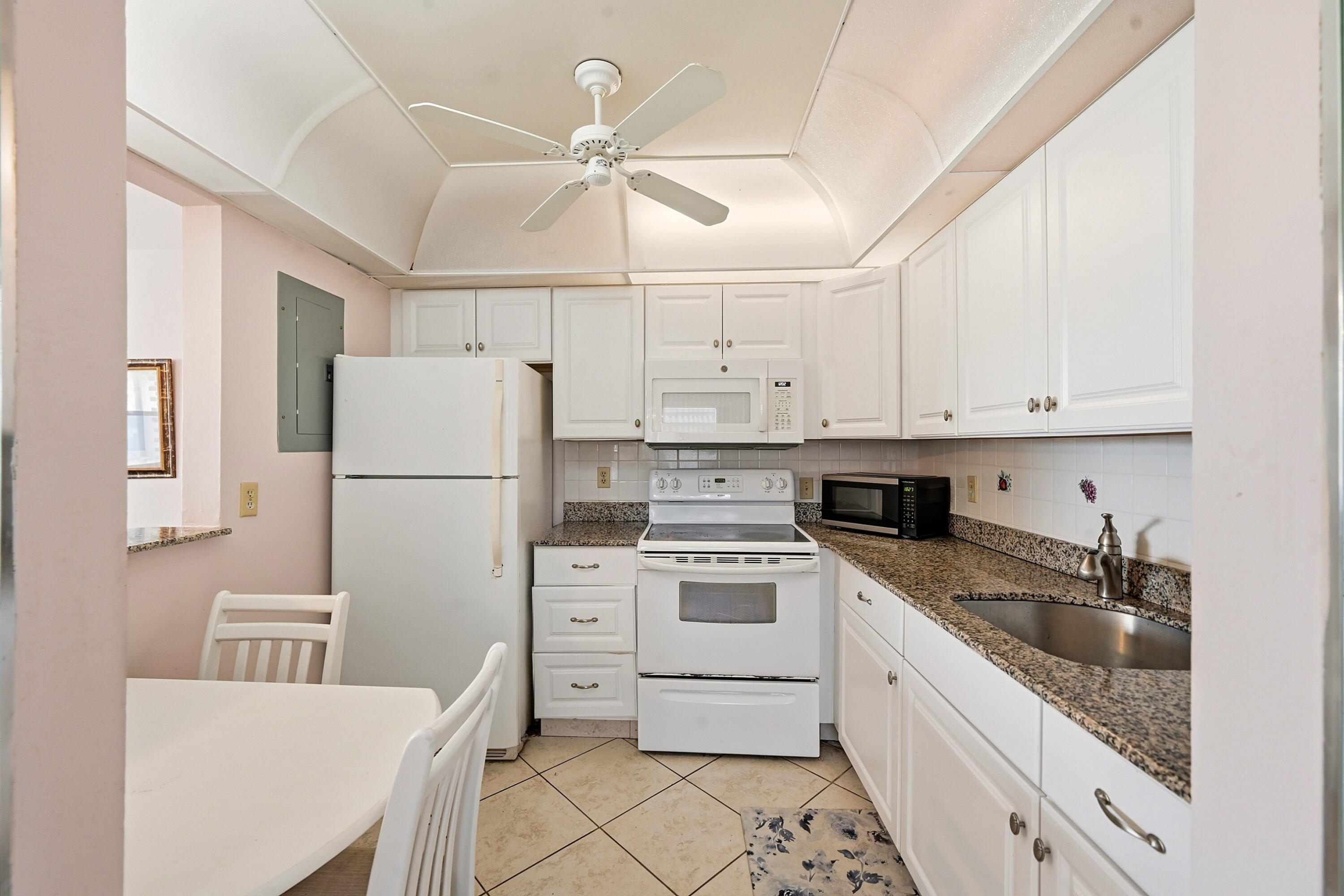 KINGS POINT SAXONY CONDOS - Residential