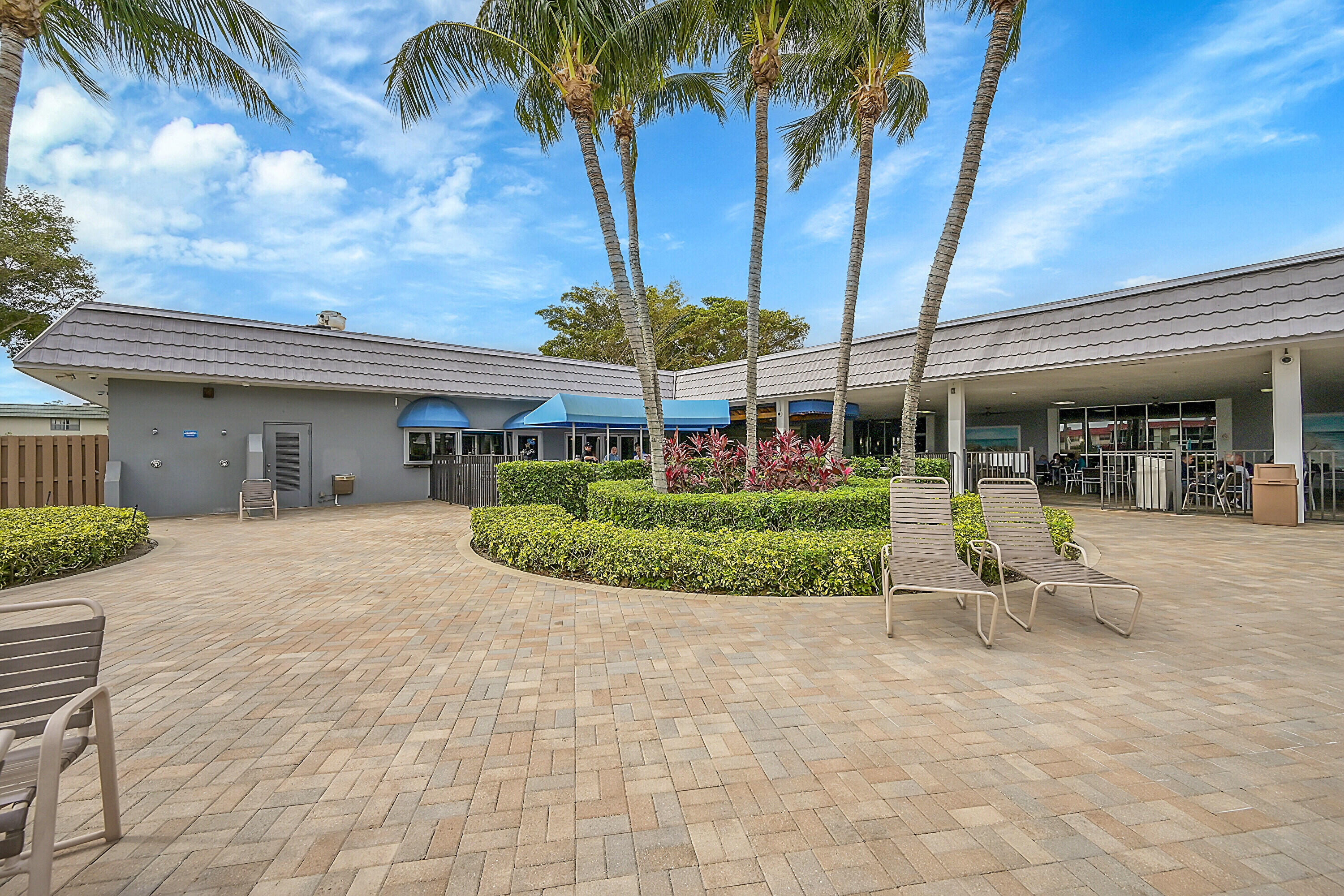 KINGS POINT SAXONY CONDOS - Residential